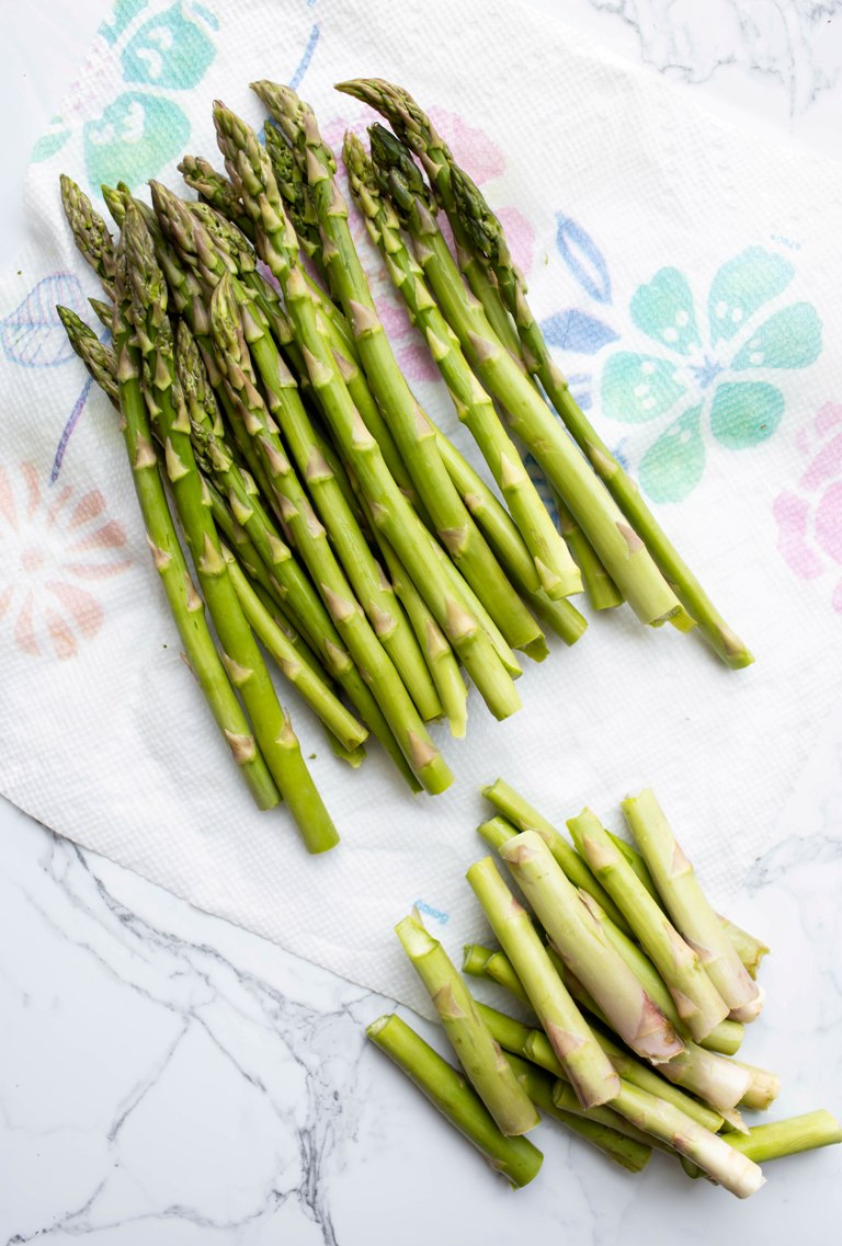 trimmed asparagus spears on paper towel