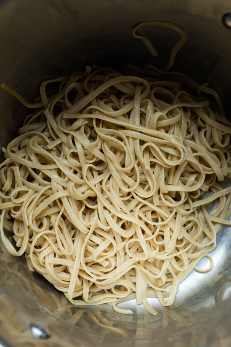 pot of linguine pasta